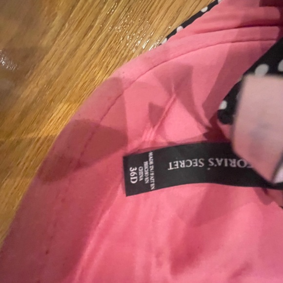 Gorgeous Victoria’s Secret polka dot push-up bra - Picture 3 of 5